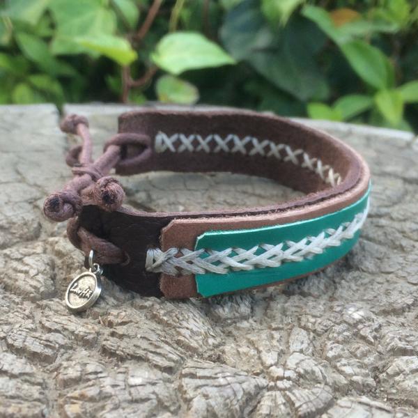 Essential V leather bracelet